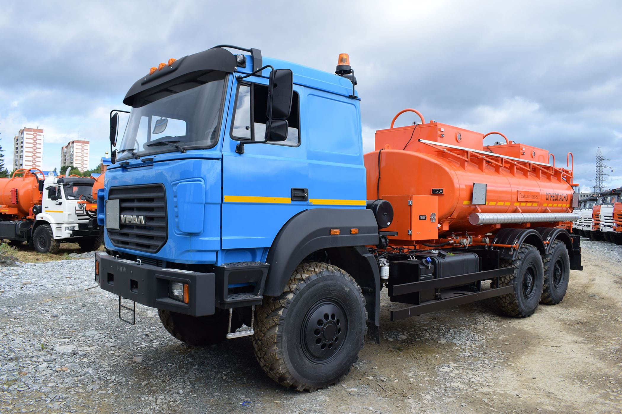 Автоцистерна для нефти Урал